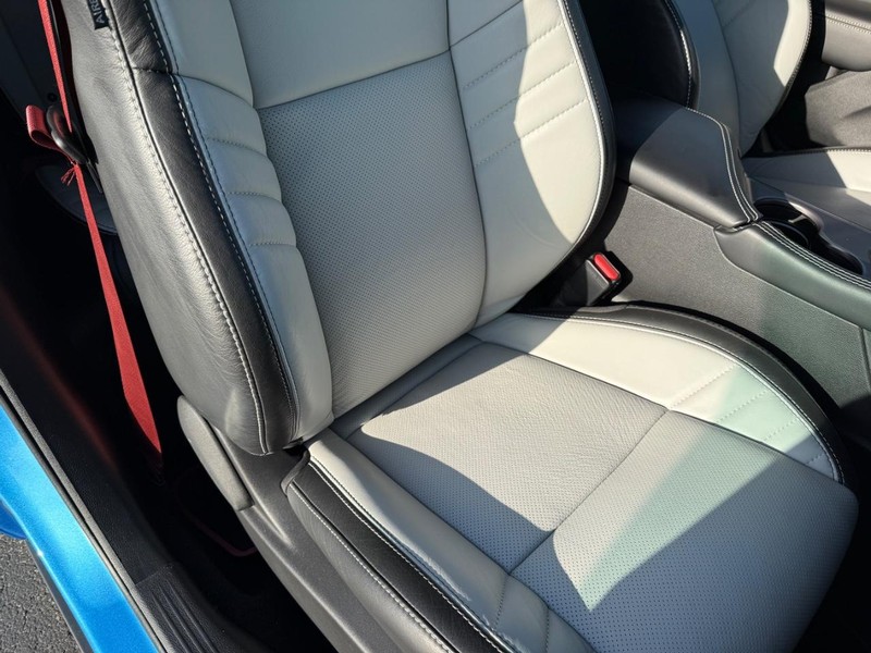 Dodge Challenger Vehicle Full-screen Gallery Image 13