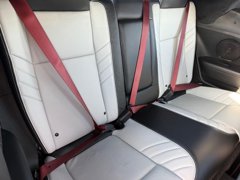 Dodge Challenger Vehicle Full-screen Gallery Image 14