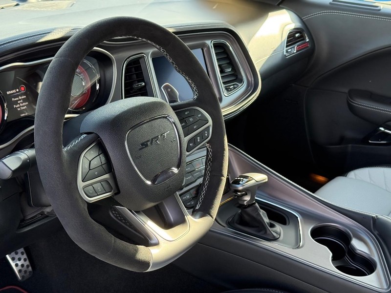 Dodge Challenger Vehicle Full-screen Gallery Image 17
