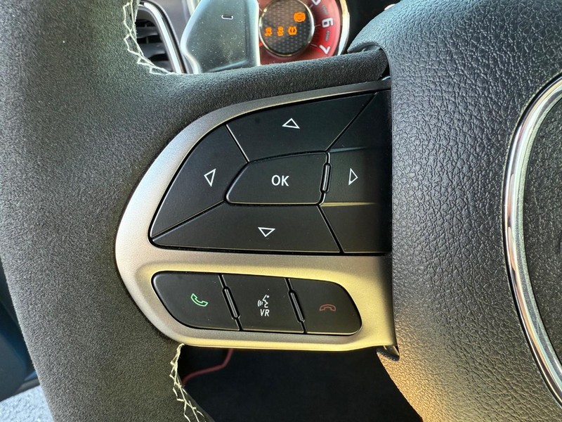 Dodge Challenger Vehicle Full-screen Gallery Image 18