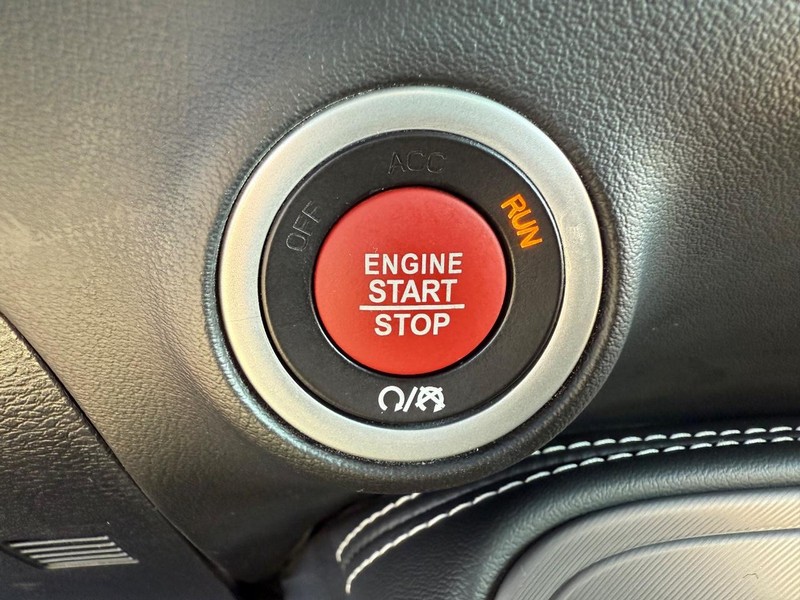 Dodge Challenger Vehicle Full-screen Gallery Image 20
