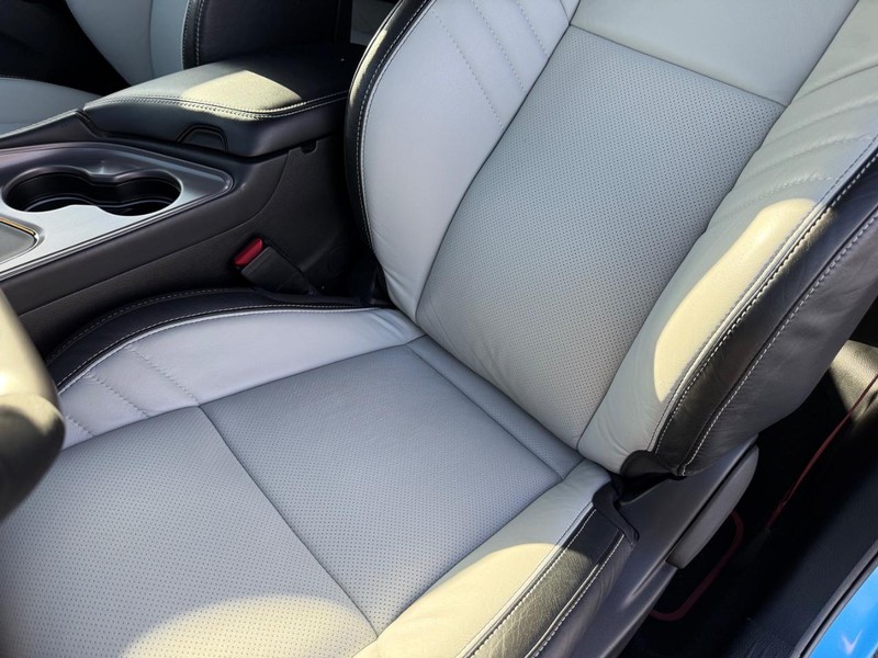 Dodge Challenger Vehicle Full-screen Gallery Image 29