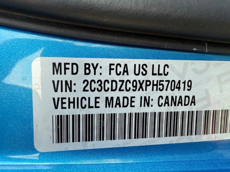 Dodge Challenger Vehicle Full-screen Gallery Image 30