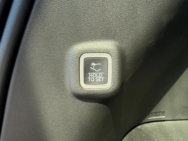Jeep Cherokee Vehicle Full-screen Gallery Image 8