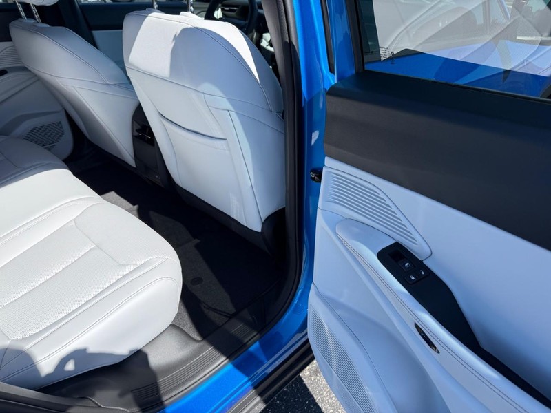 Jeep Cherokee Vehicle Full-screen Gallery Image 12