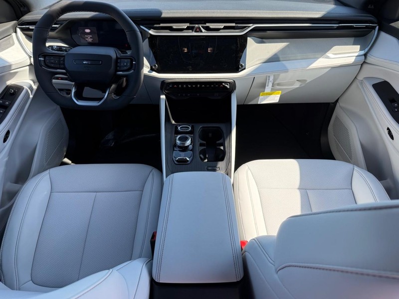Jeep Cherokee Vehicle Full-screen Gallery Image 13