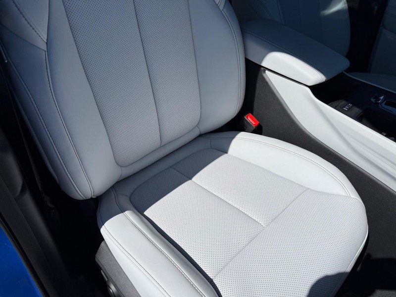 Jeep Cherokee Vehicle Full-screen Gallery Image 16