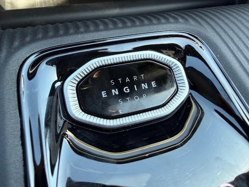 Jeep Cherokee Vehicle Full-screen Gallery Image 22