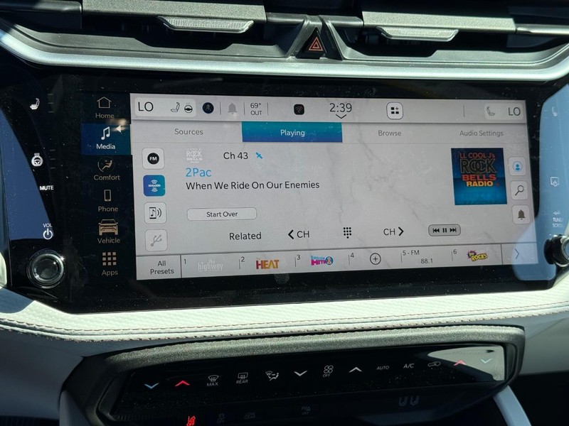 Jeep Cherokee Vehicle Full-screen Gallery Image 23