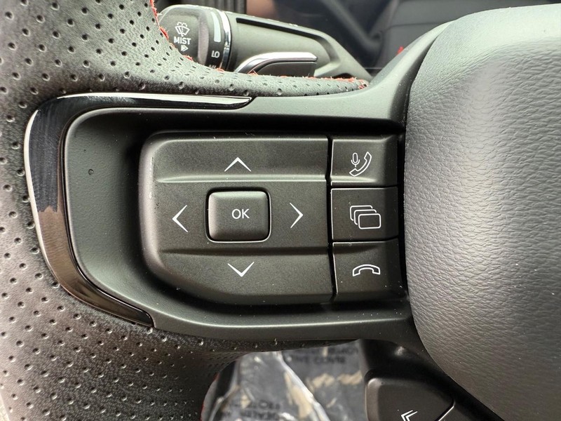 Dodge Charger Vehicle Full-screen Gallery Image 18