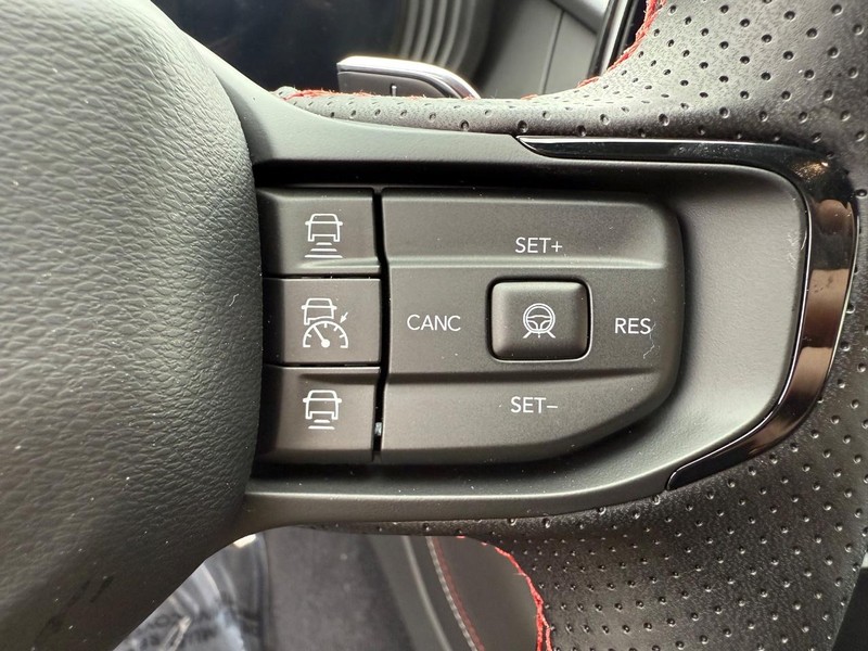 Dodge Charger Vehicle Full-screen Gallery Image 19