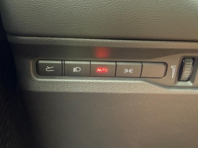 Dodge Charger Vehicle Full-screen Gallery Image 27