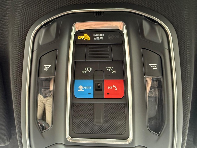 Dodge Charger Vehicle Full-screen Gallery Image 28