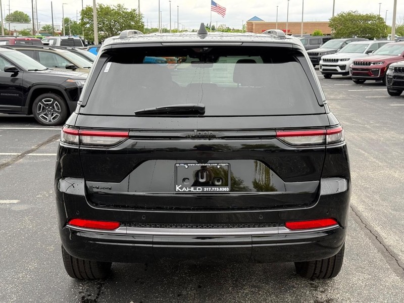 Jeep Grand Cherokee Vehicle Full-screen Gallery Image 4