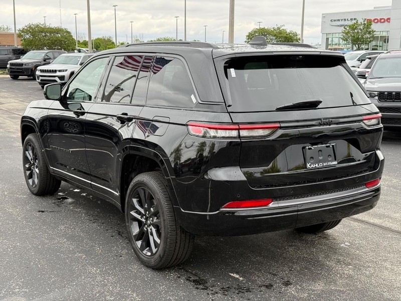 Jeep Grand Cherokee Vehicle Full-screen Gallery Image 5