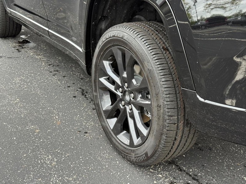 Jeep Grand Cherokee Vehicle Full-screen Gallery Image 6