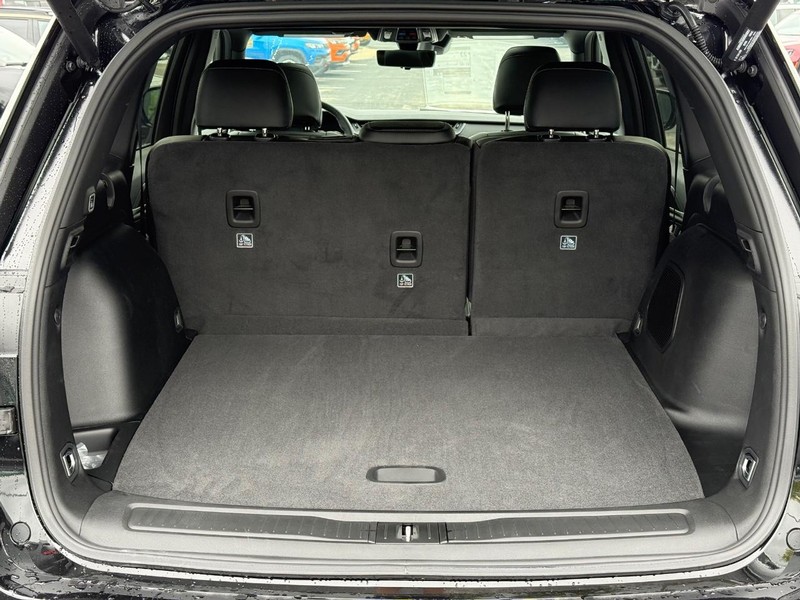 Jeep Grand Cherokee Vehicle Full-screen Gallery Image 7