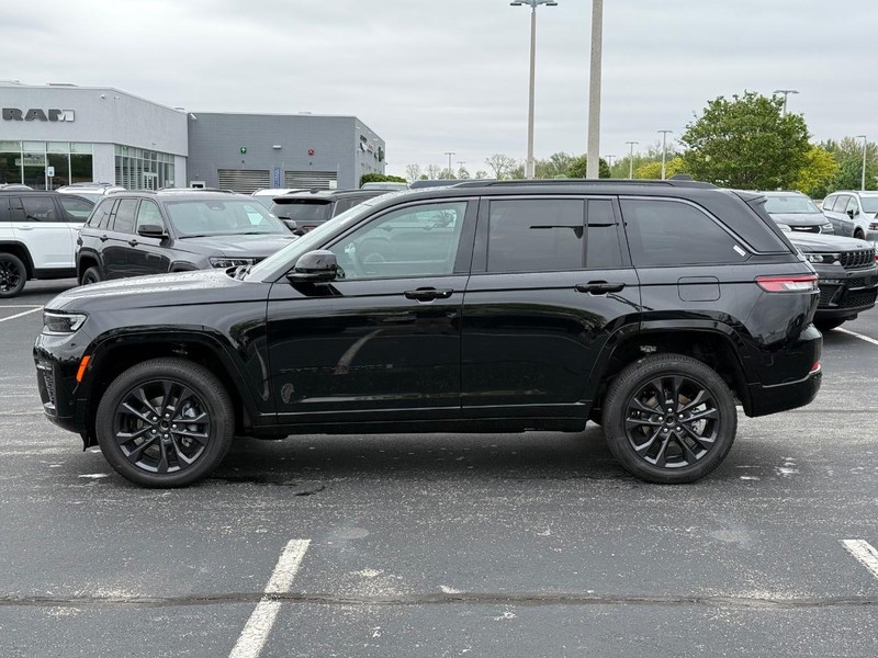 Jeep Grand Cherokee Vehicle Full-screen Gallery Image 9