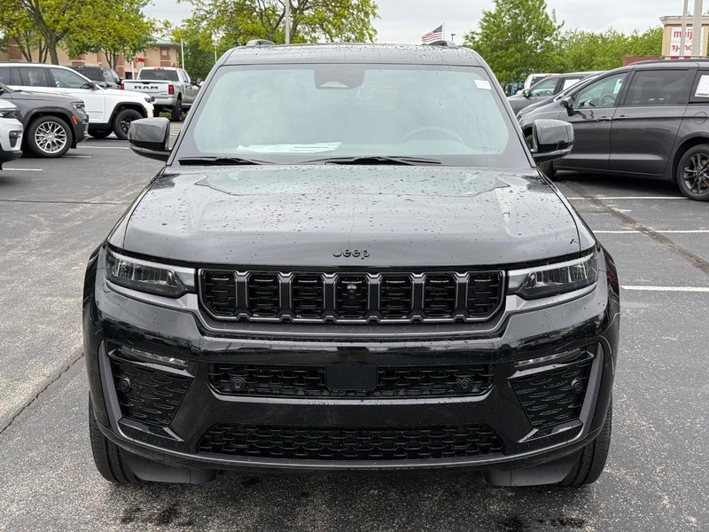 Jeep Grand Cherokee Vehicle Full-screen Gallery Image 11