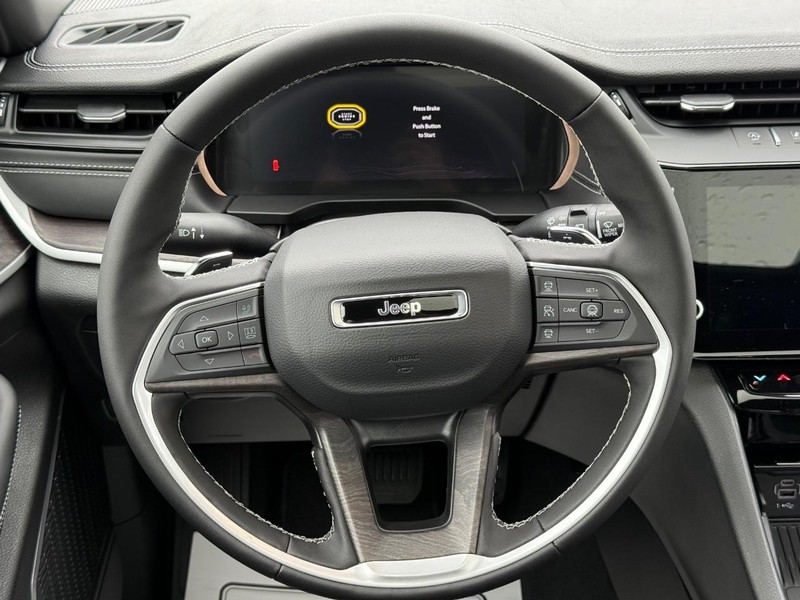 Jeep Grand Cherokee Vehicle Full-screen Gallery Image 16