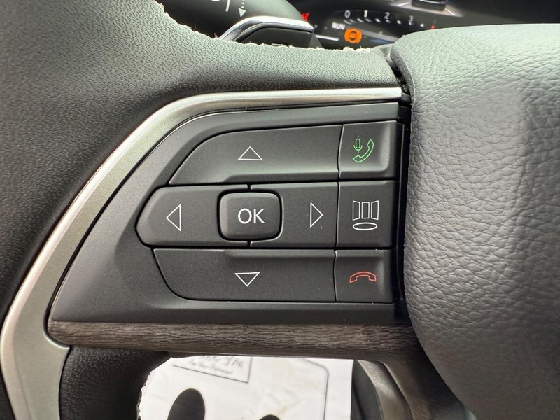Jeep Grand Cherokee Vehicle Full-screen Gallery Image 22