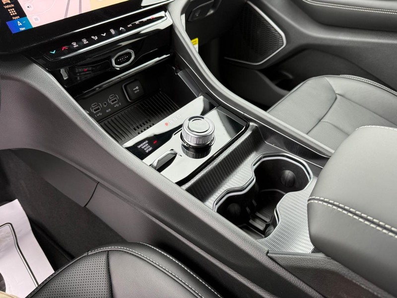 Jeep Grand Cherokee Vehicle Full-screen Gallery Image 27