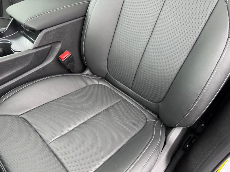Jeep Grand Cherokee Vehicle Full-screen Gallery Image 32
