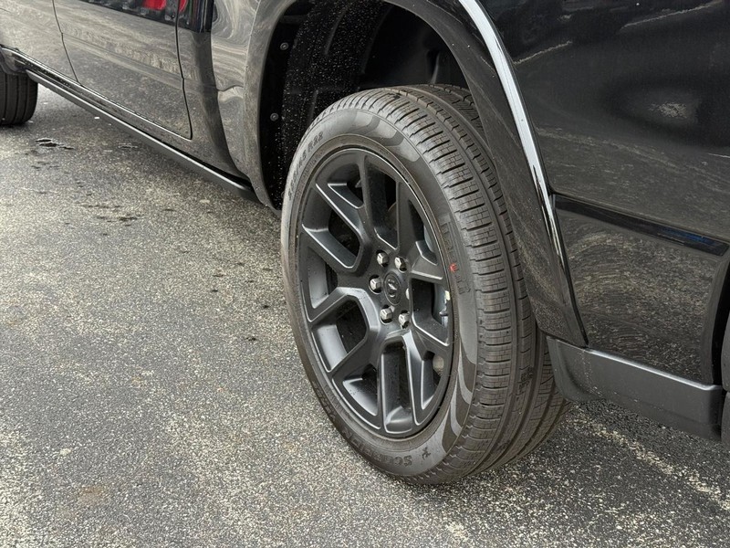Ram 1500 Vehicle Full-screen Gallery Image 6