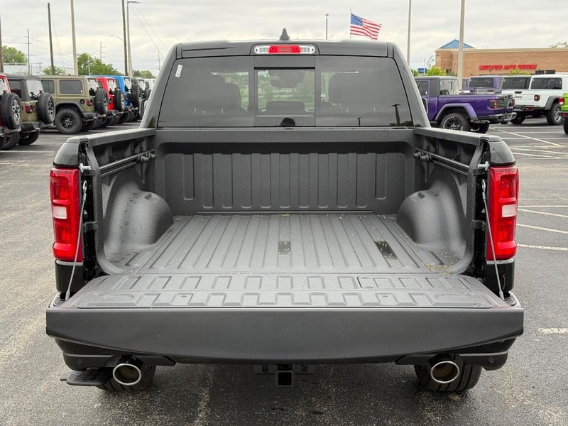 Ram 1500 Vehicle Full-screen Gallery Image 7