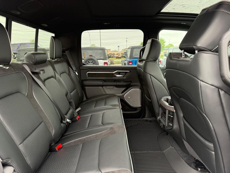 Ram 1500 Vehicle Full-screen Gallery Image 11