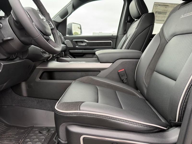 Ram 1500 Vehicle Full-screen Gallery Image 19