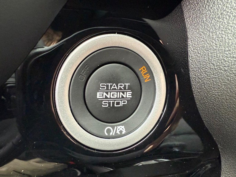 Ram 1500 Vehicle Full-screen Gallery Image 23
