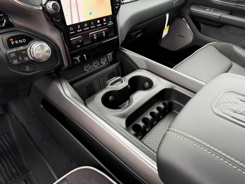 Ram 1500 Vehicle Full-screen Gallery Image 26
