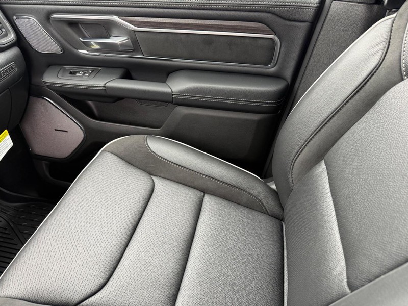 Ram 1500 Vehicle Full-screen Gallery Image 27