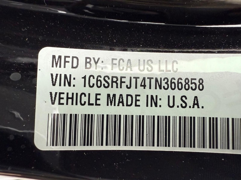 Ram 1500 Vehicle Full-screen Gallery Image 32