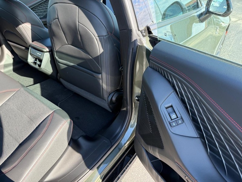 Dodge Charger Vehicle Full-screen Gallery Image 11