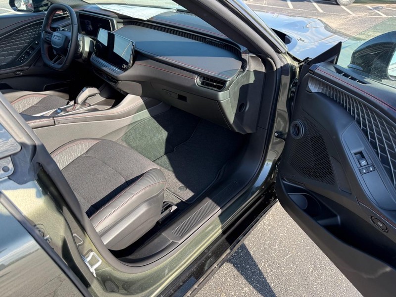 Dodge Charger Vehicle Full-screen Gallery Image 14