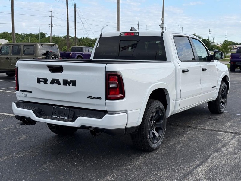 Ram 1500 Vehicle Full-screen Gallery Image 3