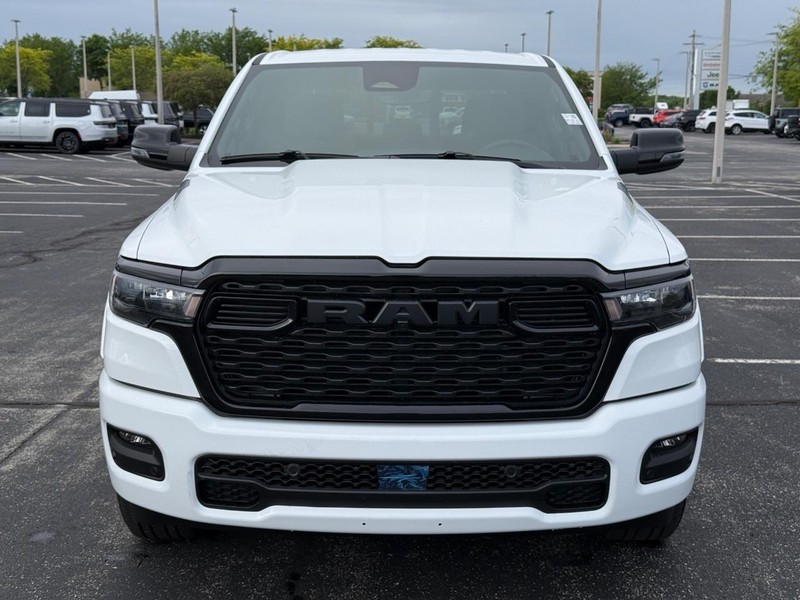 Ram 1500 Vehicle Full-screen Gallery Image 10