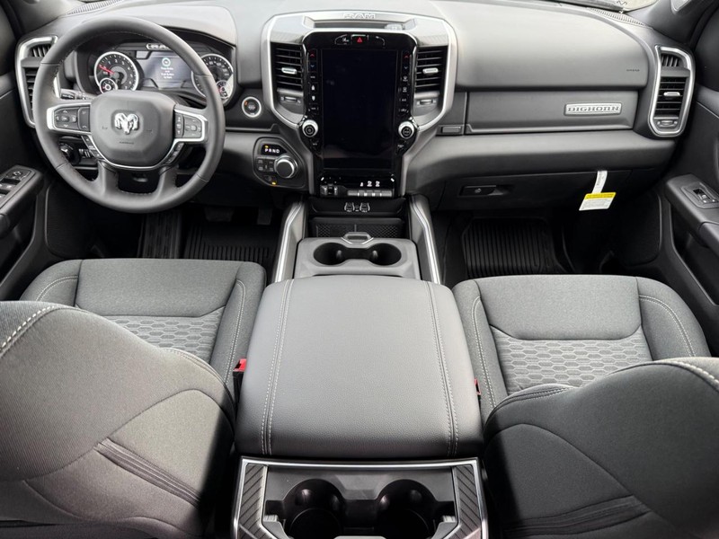 Ram 1500 Vehicle Full-screen Gallery Image 13