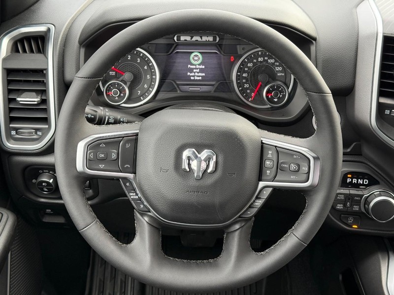 Ram 1500 Vehicle Full-screen Gallery Image 14