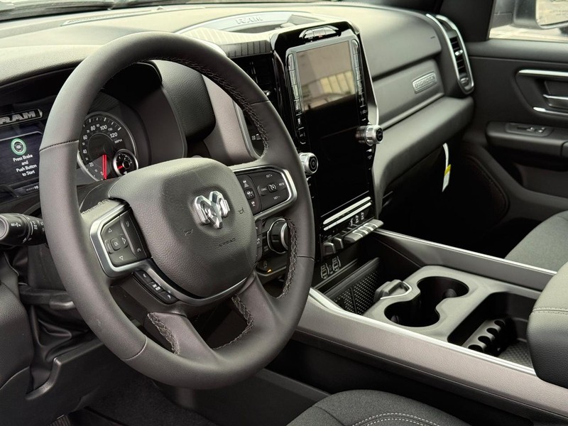 Ram 1500 Vehicle Full-screen Gallery Image 19