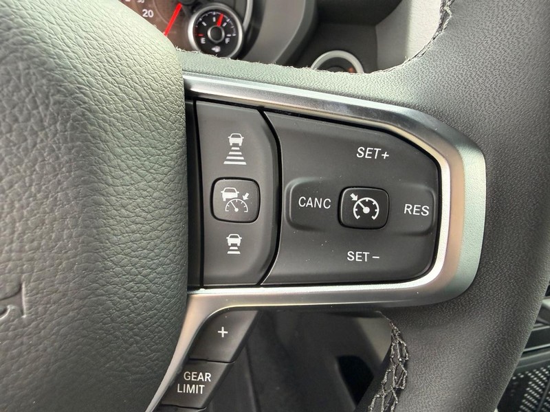 Ram 1500 Vehicle Full-screen Gallery Image 21