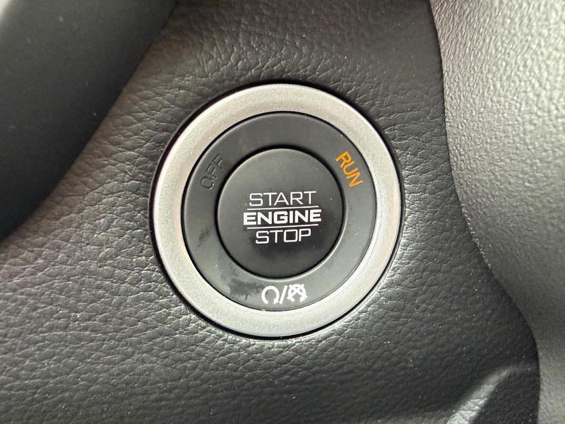 Ram 1500 Vehicle Full-screen Gallery Image 22
