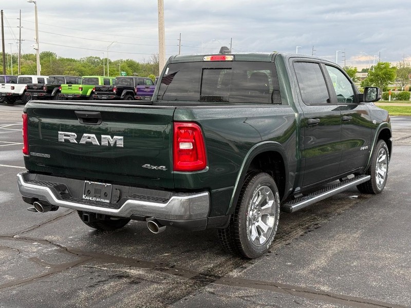 Ram 1500 Vehicle Full-screen Gallery Image 3