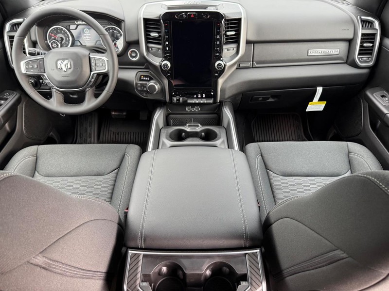 Ram 1500 Vehicle Full-screen Gallery Image 12