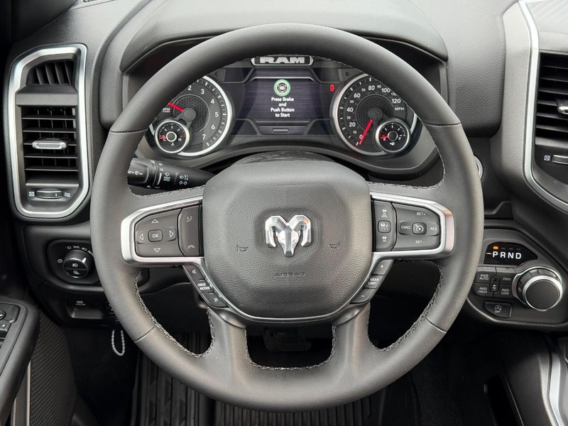 Ram 1500 Vehicle Full-screen Gallery Image 13