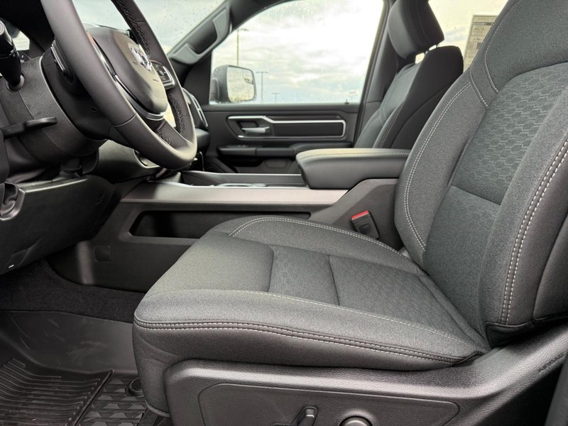 Ram 1500 Vehicle Full-screen Gallery Image 17