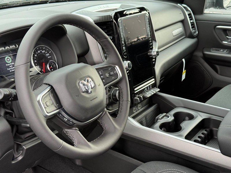 Ram 1500 Vehicle Full-screen Gallery Image 18