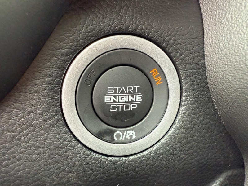 Ram 1500 Vehicle Full-screen Gallery Image 21